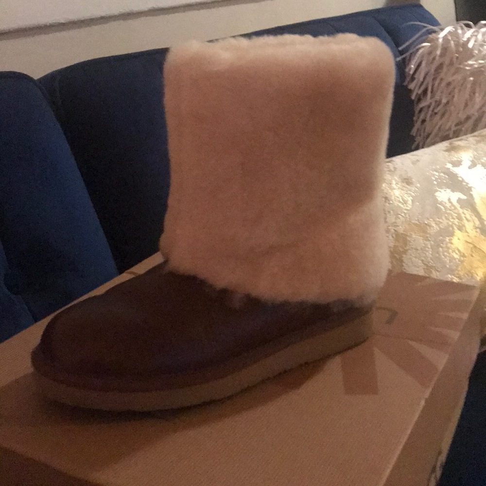 Brown ugg boots with fur